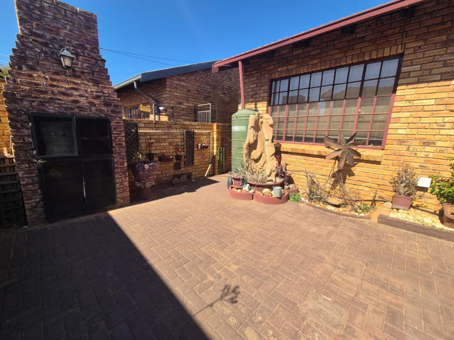 2 Bedroom Property for Sale in Eike Park Gauteng