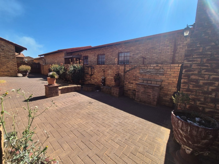 2 Bedroom Property for Sale in Eike Park Gauteng