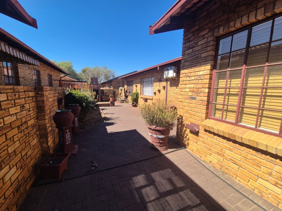 2 Bedroom Property for Sale in Eike Park Gauteng