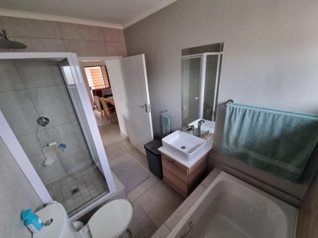 To Let 2 Bedroom Property for Rent in Glen Marais Gauteng