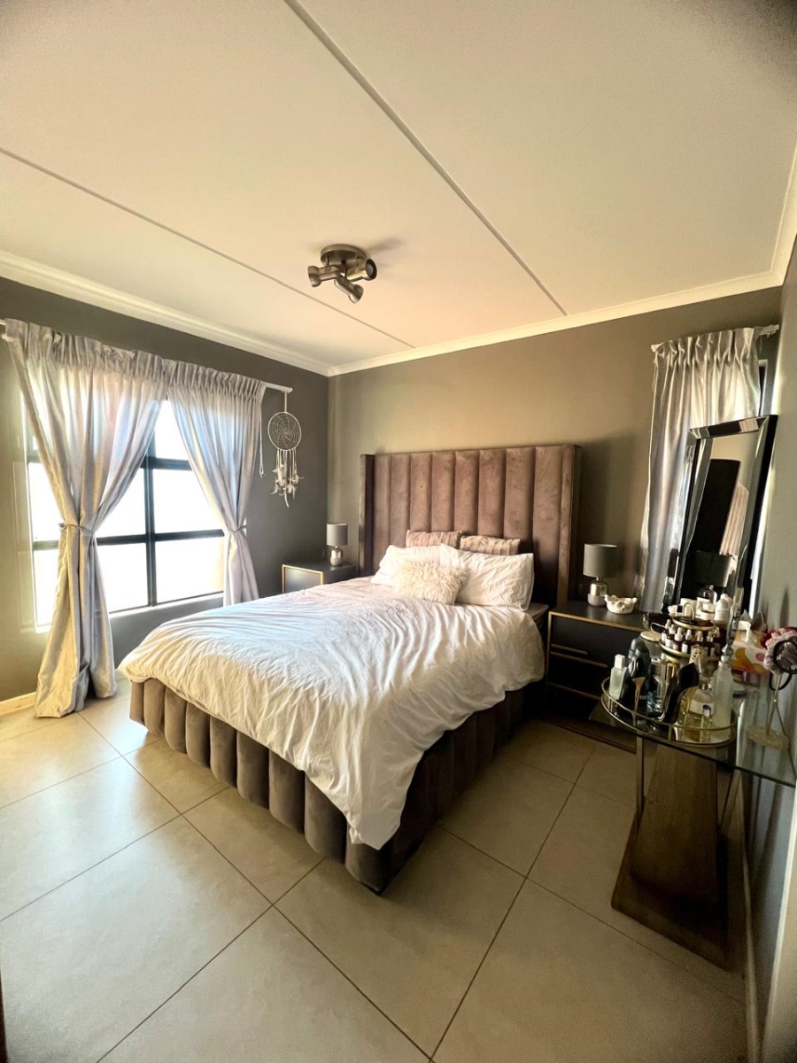 To Let 2 Bedroom Property for Rent in Glen Marais Gauteng