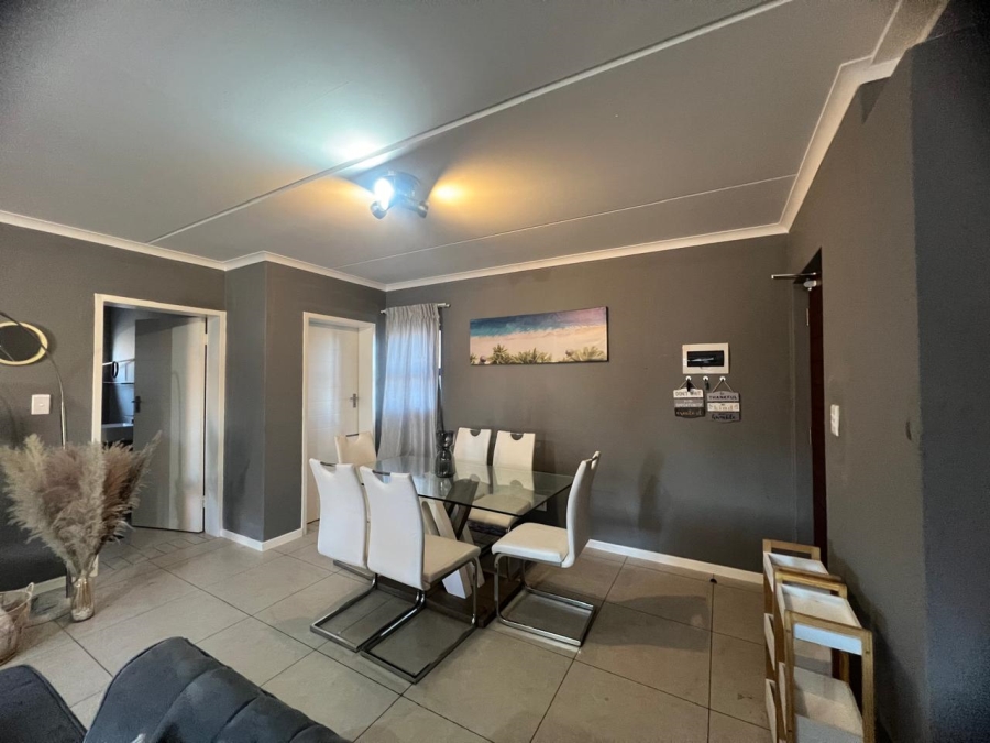 To Let 2 Bedroom Property for Rent in Glen Marais Gauteng