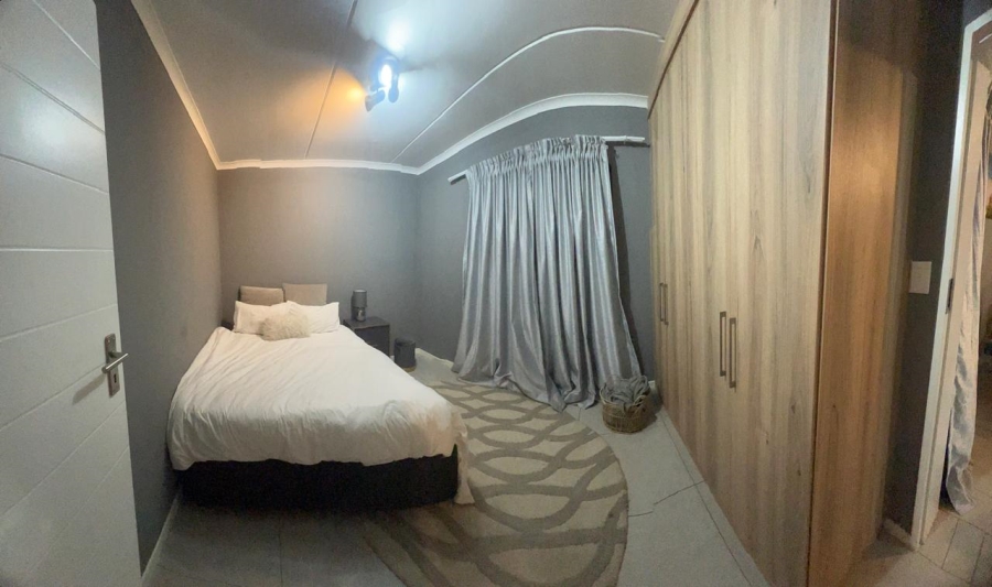 To Let 2 Bedroom Property for Rent in Glen Marais Gauteng