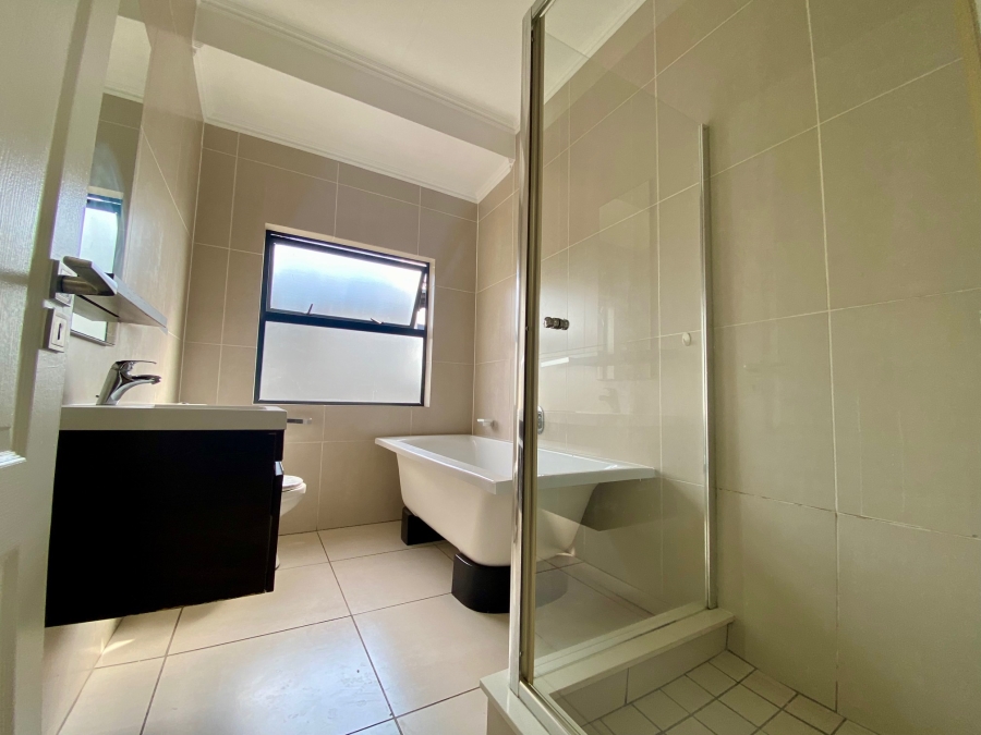 1 Bedroom Property for Sale in Fourways Gauteng
