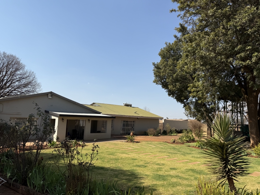 9 Bedroom Property for Sale in Tarlton Gauteng