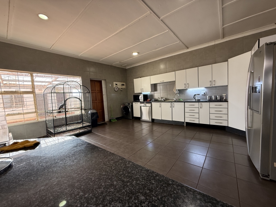 9 Bedroom Property for Sale in Tarlton Gauteng