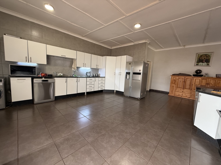 9 Bedroom Property for Sale in Tarlton Gauteng