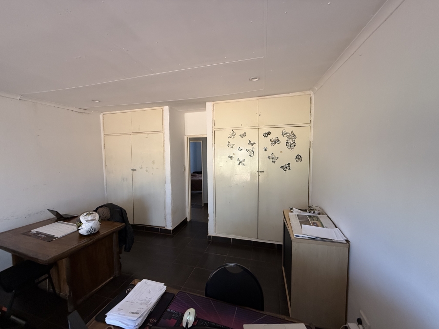 9 Bedroom Property for Sale in Tarlton Gauteng