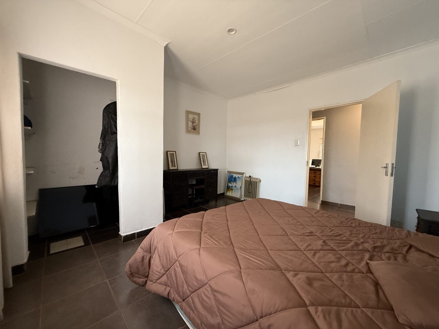9 Bedroom Property for Sale in Tarlton Gauteng