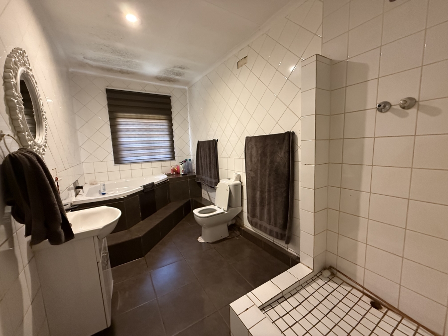 9 Bedroom Property for Sale in Tarlton Gauteng