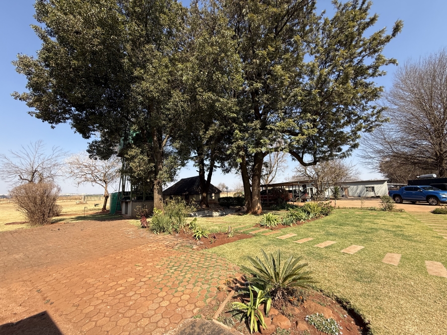 9 Bedroom Property for Sale in Tarlton Gauteng