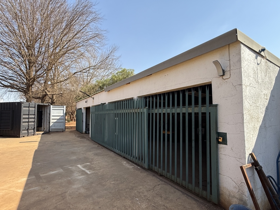 9 Bedroom Property for Sale in Tarlton Gauteng