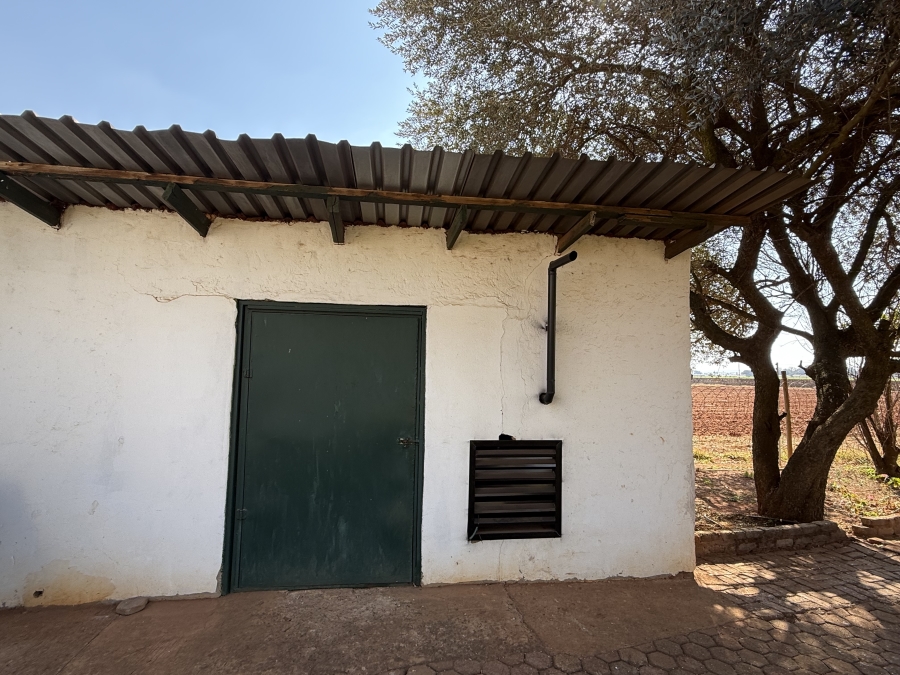 9 Bedroom Property for Sale in Tarlton Gauteng