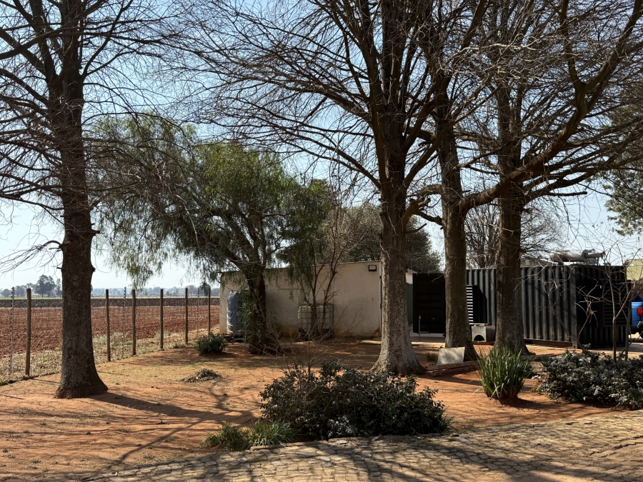 9 Bedroom Property for Sale in Tarlton Gauteng
