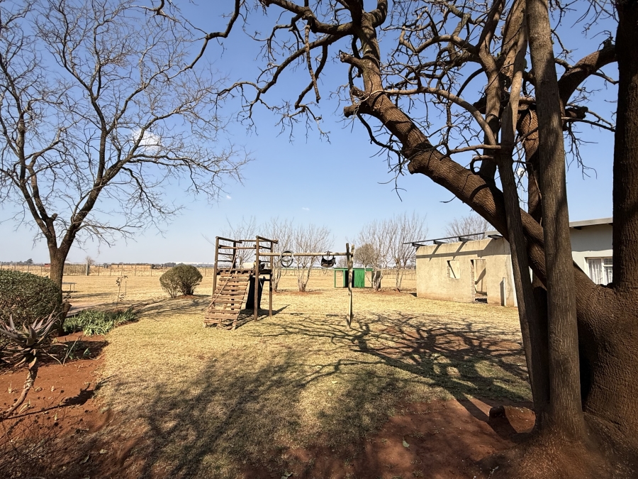 9 Bedroom Property for Sale in Tarlton Gauteng