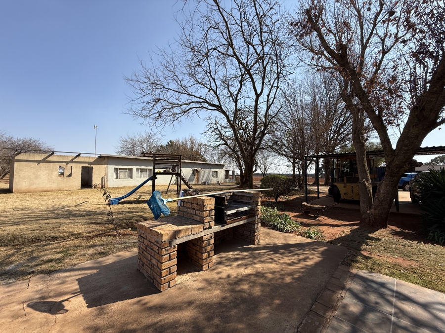 9 Bedroom Property for Sale in Tarlton Gauteng