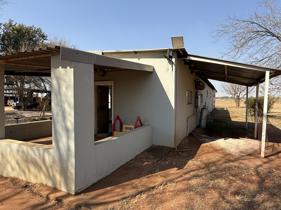 9 Bedroom Property for Sale in Tarlton Gauteng