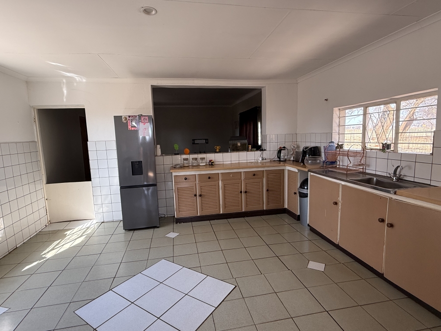 9 Bedroom Property for Sale in Tarlton Gauteng