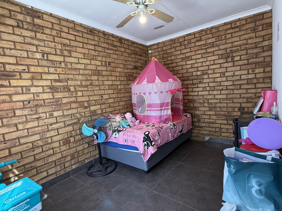 9 Bedroom Property for Sale in Tarlton Gauteng