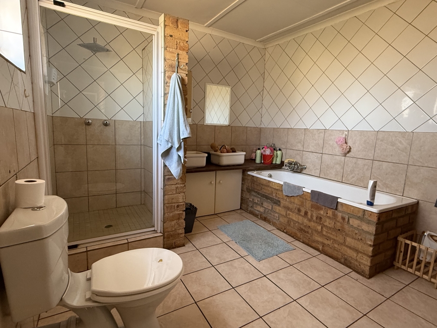 9 Bedroom Property for Sale in Tarlton Gauteng