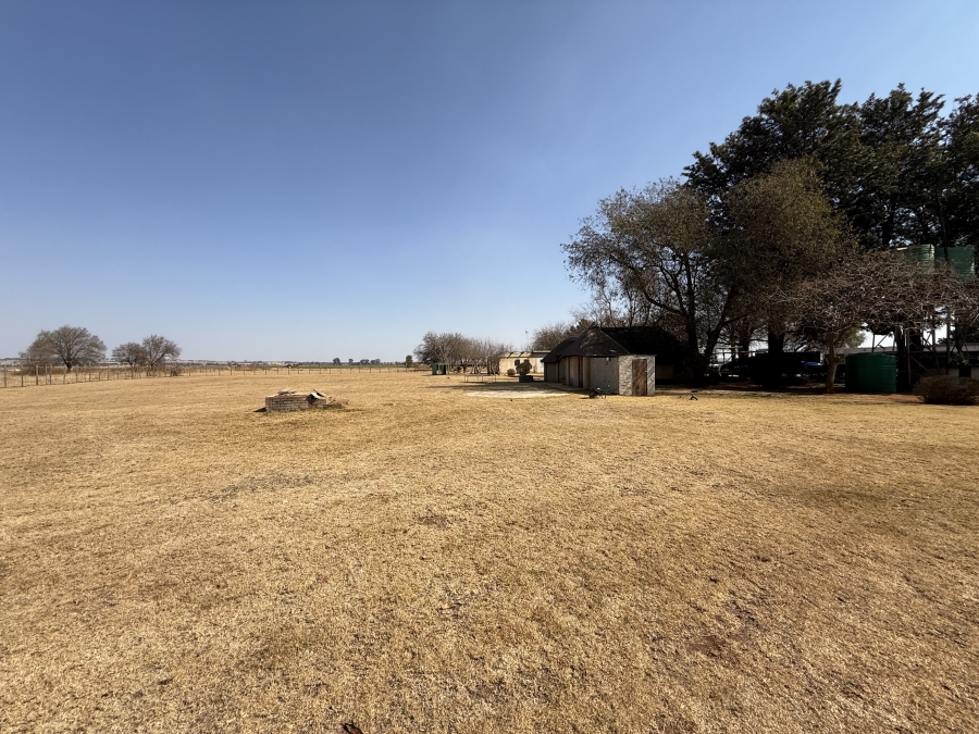 9 Bedroom Property for Sale in Tarlton Gauteng