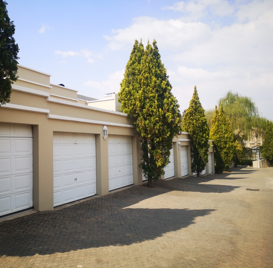 To Let 2 Bedroom Property for Rent in Sandown Gauteng