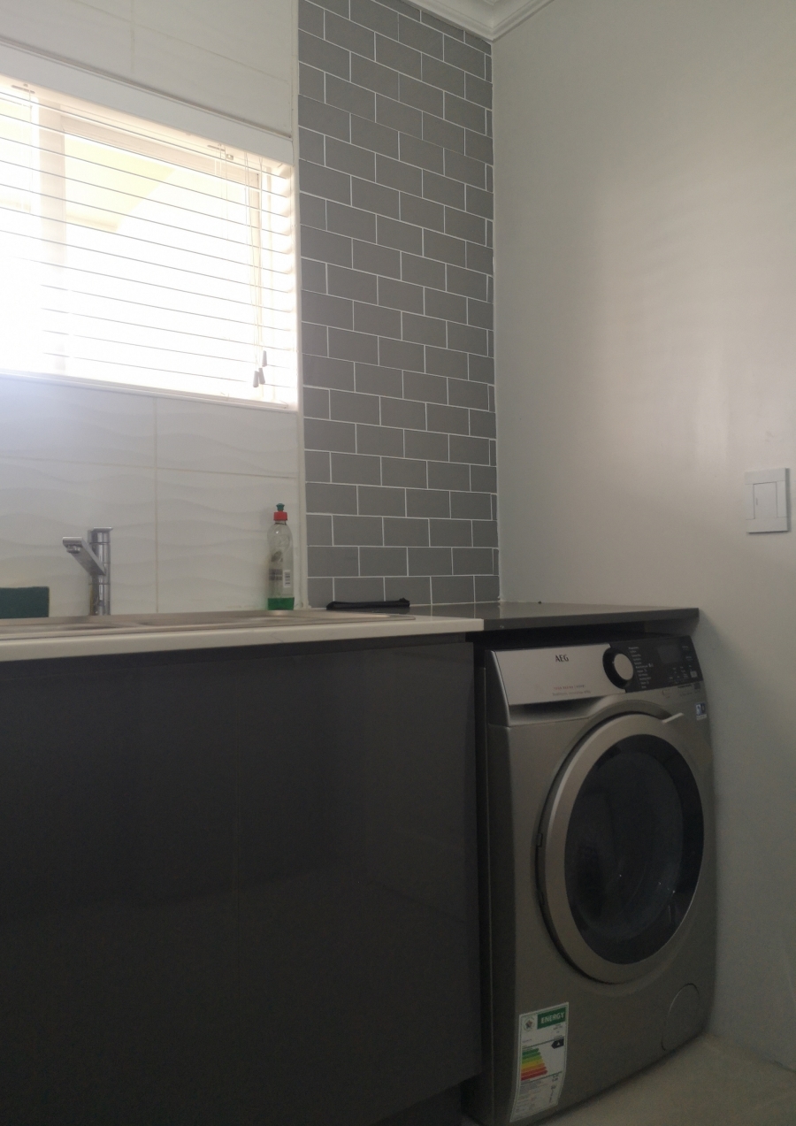 To Let 2 Bedroom Property for Rent in Sandown Gauteng