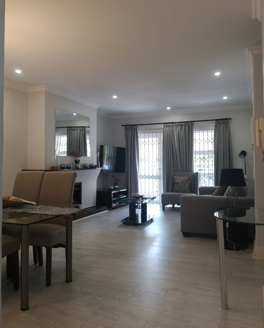 To Let 2 Bedroom Property for Rent in Sandown Gauteng