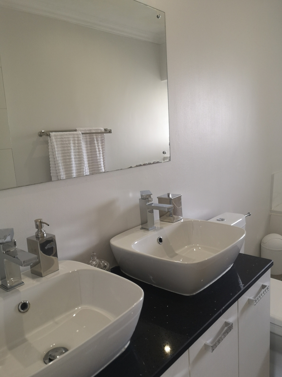 To Let 2 Bedroom Property for Rent in Sandown Gauteng