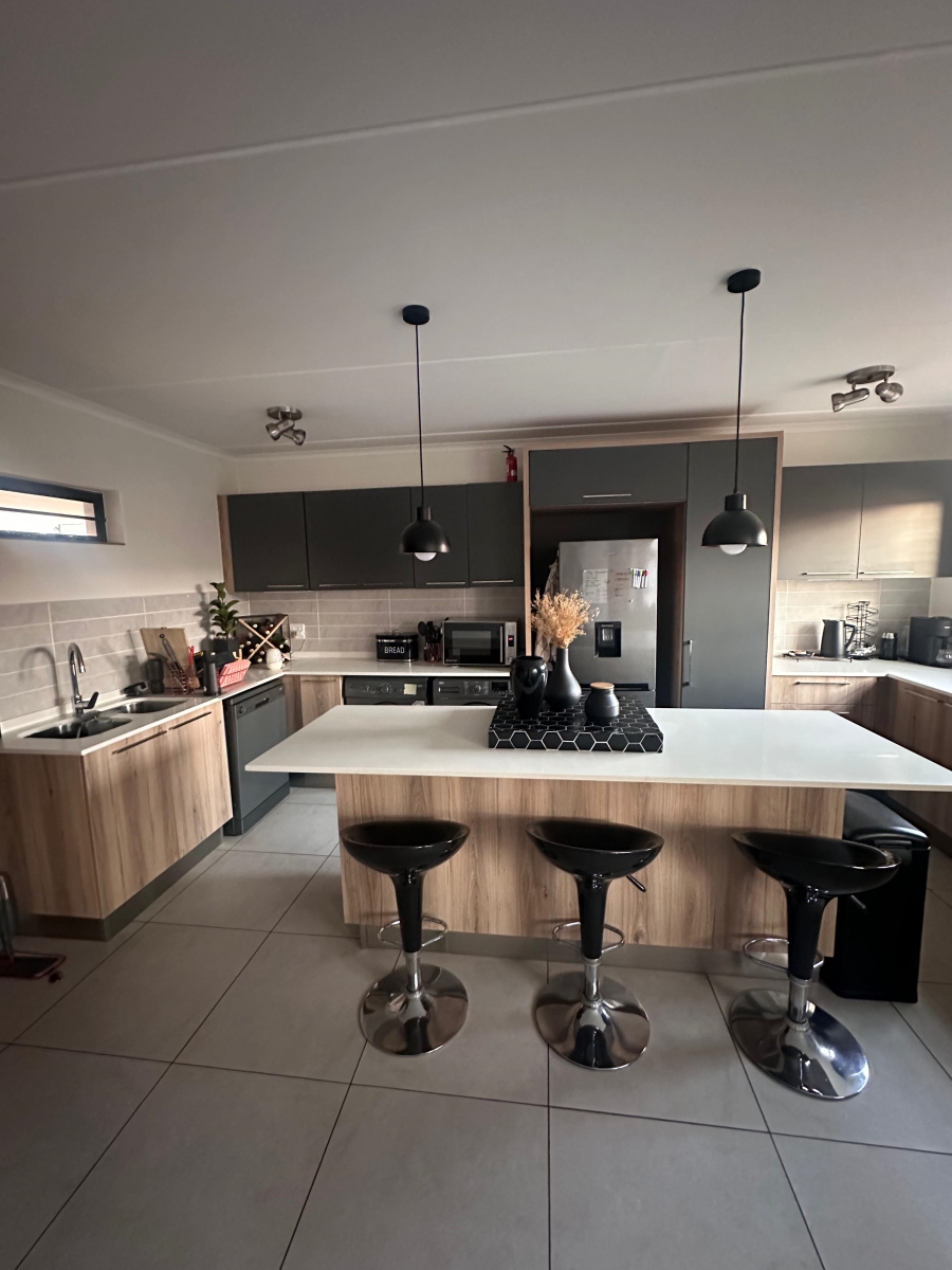 3 Bedroom Property for Sale in Glen Marais Gauteng