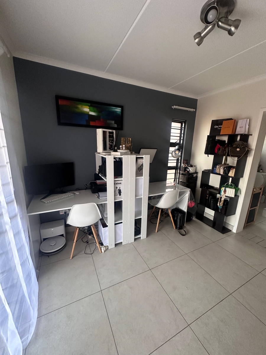 3 Bedroom Property for Sale in Glen Marais Gauteng
