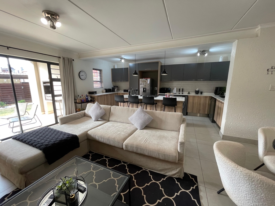 To Let 3 Bedroom Property for Rent in Glen Marais Gauteng