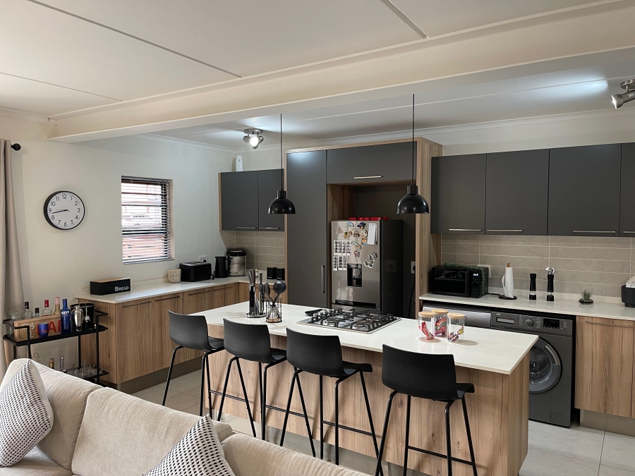 To Let 3 Bedroom Property for Rent in Glen Marais Gauteng