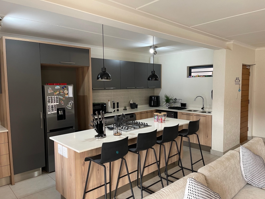 To Let 3 Bedroom Property for Rent in Glen Marais Gauteng