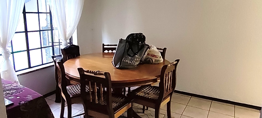 To Let 4 Bedroom Property for Rent in Greenhills Gauteng