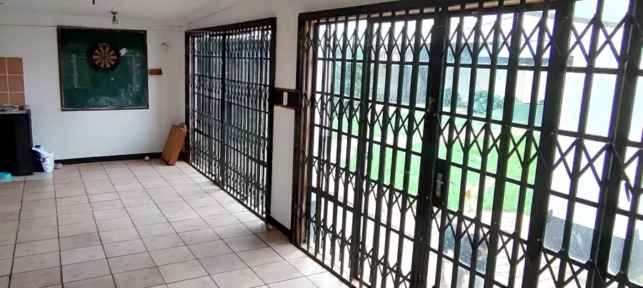 To Let 4 Bedroom Property for Rent in Greenhills Gauteng