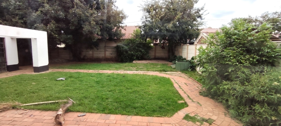 To Let 4 Bedroom Property for Rent in Greenhills Gauteng