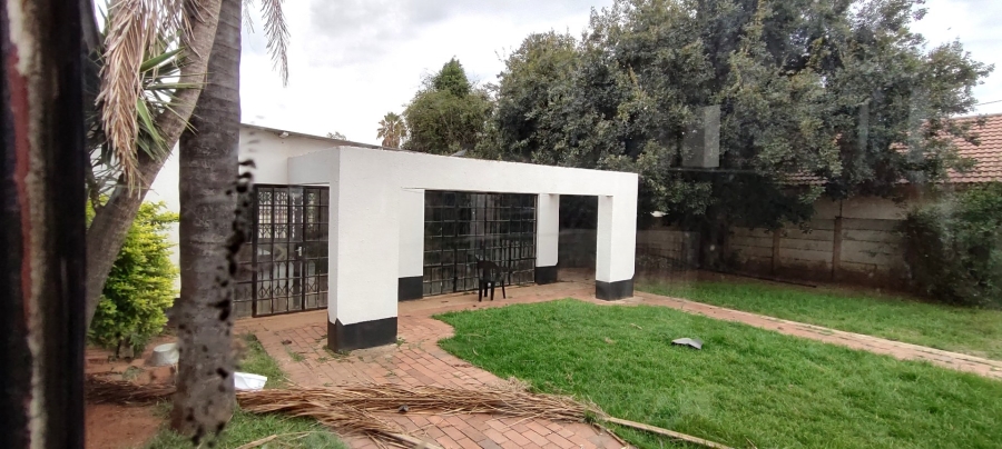To Let 4 Bedroom Property for Rent in Greenhills Gauteng
