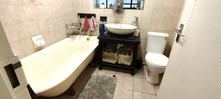 To Let 4 Bedroom Property for Rent in Greenhills Gauteng