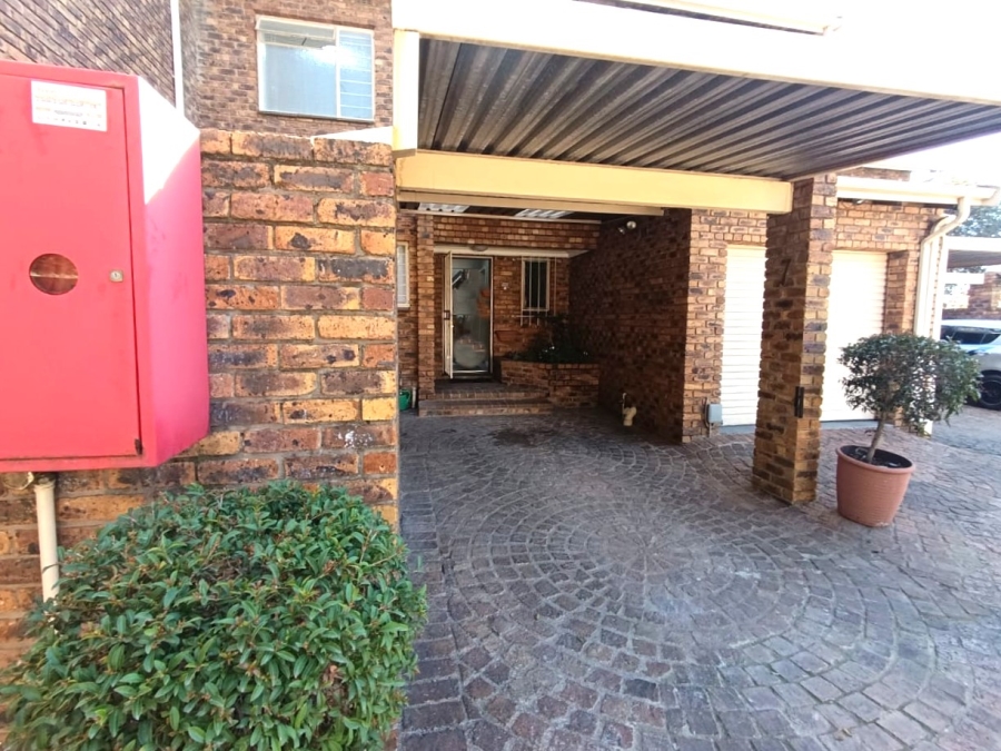 3 Bedroom Property for Sale in Brackenhurst Gauteng