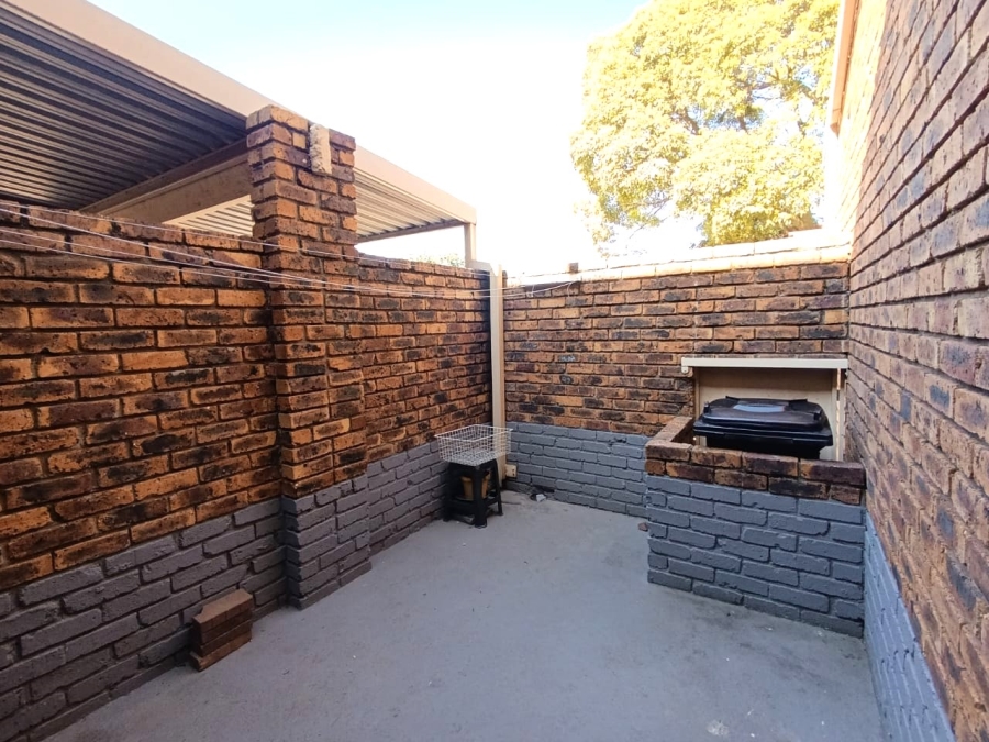 3 Bedroom Property for Sale in Brackenhurst Gauteng