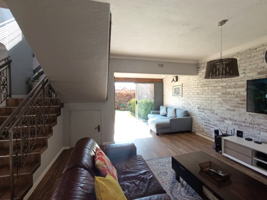 3 Bedroom Property for Sale in Brackenhurst Gauteng