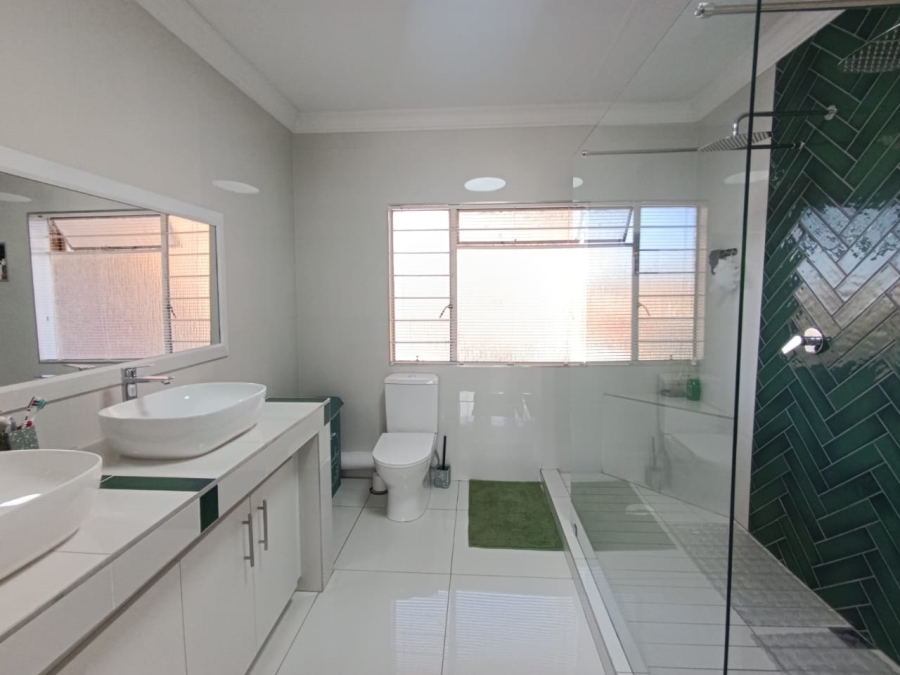 3 Bedroom Property for Sale in Brackenhurst Gauteng