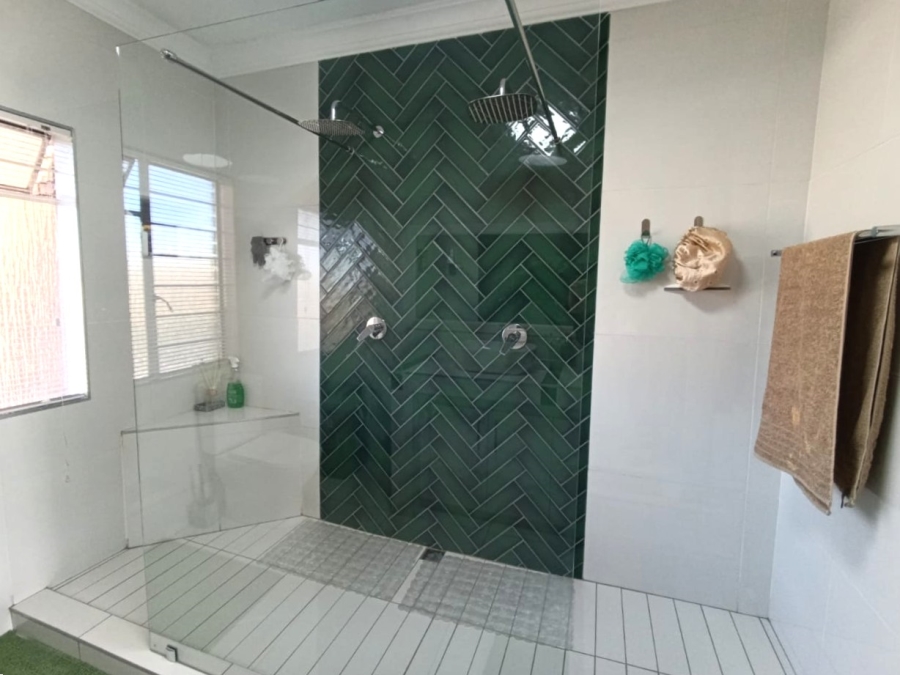 3 Bedroom Property for Sale in Brackenhurst Gauteng