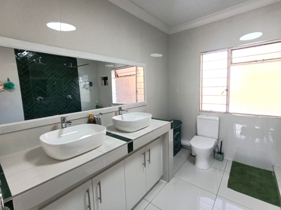 3 Bedroom Property for Sale in Brackenhurst Gauteng