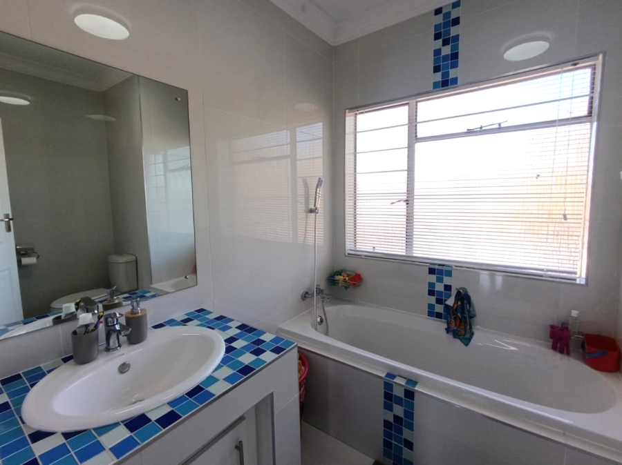 3 Bedroom Property for Sale in Brackenhurst Gauteng