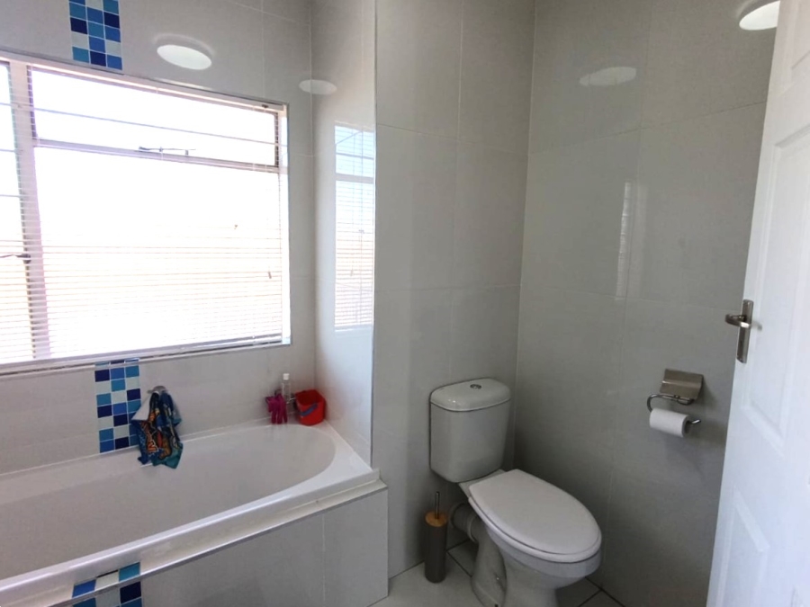 3 Bedroom Property for Sale in Brackenhurst Gauteng