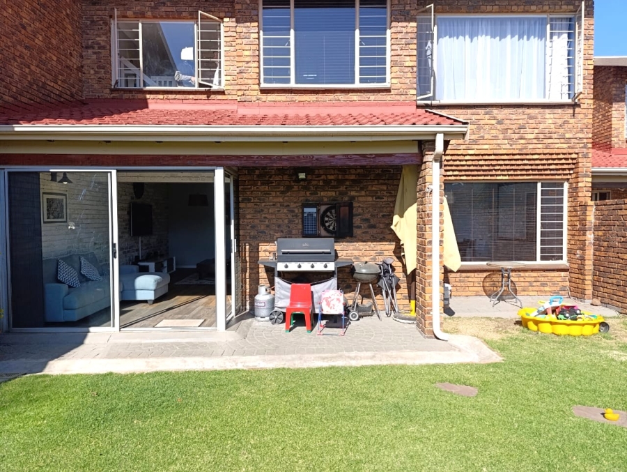 3 Bedroom Property for Sale in Brackenhurst Gauteng