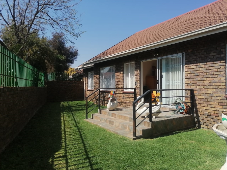 3 Bedroom Property for Sale in Birchleigh North Gauteng