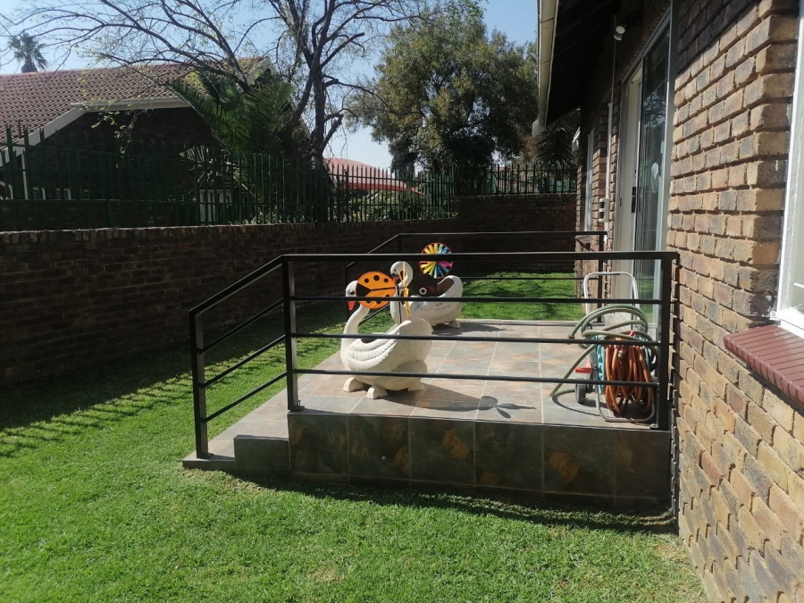 3 Bedroom Property for Sale in Birchleigh North Gauteng